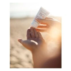 Crème Solaire Teintée SPF50 - 50 Ml -RMS Beauty Boutique creme solaire teintee bio spf 50 acorelle 2